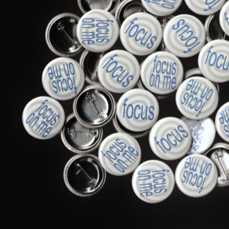 'focus/on me' rozet