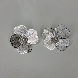 Çift Yönlü Kullanılabilir Çiçek Model İncili Gümüş Küpe