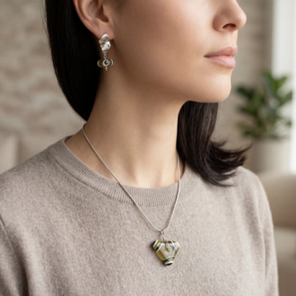 Soft Geometry Collection – El Yapımı Cam Kolye ve Küpe Seti