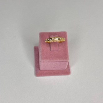 Yanları ve Ortası Baget Taşlı Gold Yüzük