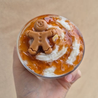 Kremalı gingerbread man mum 