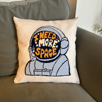 I Need More Space Yastık Kılıfı 