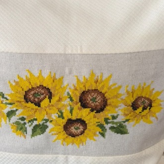Sunflower Heritage - 40×40 cm El İşlemeli Kanaviçe Yastık Kılıfı