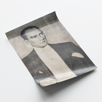 Siyah Beyaz Atatürk 2 Posteri