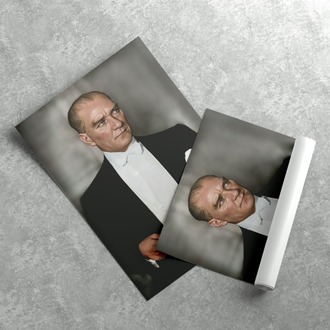 Takım Elbiseli Atatürk Posteri