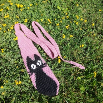 El Yapımı Örgü Kravat -Pembe Fon Üzeri Siyah Kedi Desenli