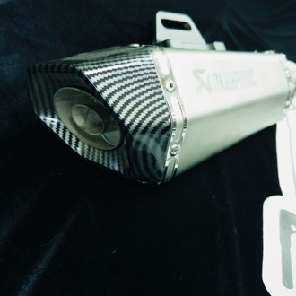 Akrapovic Performans Egzoz – Gri Gövde, Karbon Başlık,