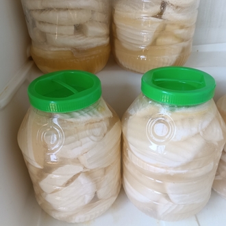 4 kg lık net peynir içeren salamura peynir