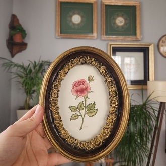 Güllü Oval Çerçevede Şukufe