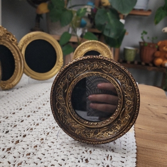 çiçekli yuvarlak çerçeve