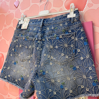 İşlemeli denim şort