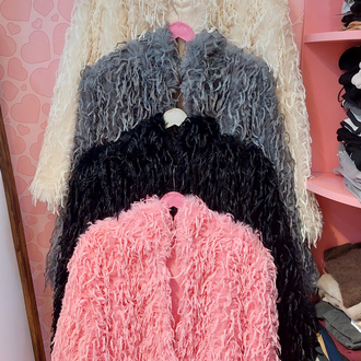 Püsküllü kapüşonlu peluş ceket