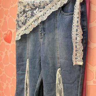 Dantel detaylı jean