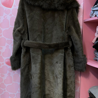 Yakası ve kolları kürk peluş kaban