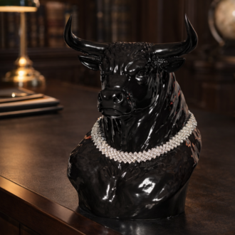Vegas Bull Pırlanta Kolyeli Lüks Dekoratif Boğa Figürü