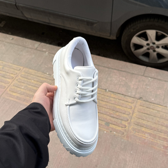 Beyaz yüksek taban sneakers 