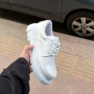 Beyaz yüksek taban sneakers 