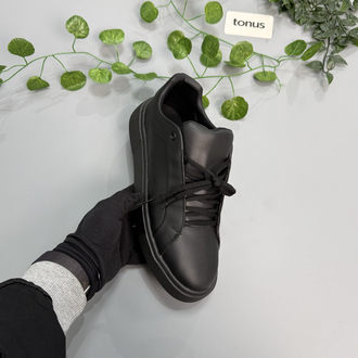 Siyah deri sneakers