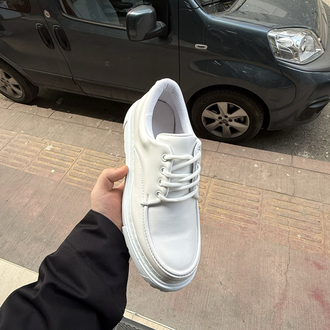 Beyaz yüksek taban sneakers 