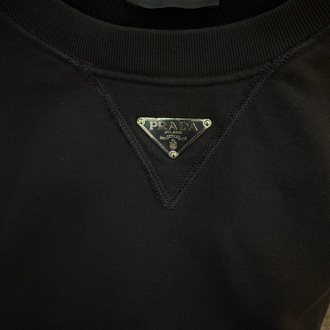 Prada Demir Logo detay