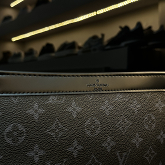 Louis Vuitton Premium Clatch