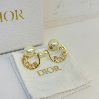 Dior İnci Detaylı Küpe