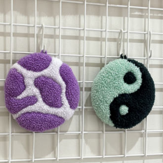 El Yapımı Mor İnek Desenli Yuvarlak Tufting Dekor (10 cm)