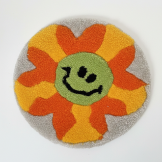 El Yapımı Gülümseyen Çiçek Tufting Halı – Dekoratif Yuvarlak Tasarım (40 cm)