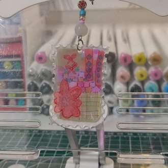 Pembe pul anahtarlık