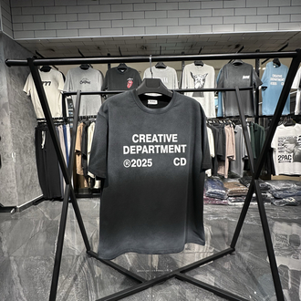CREATIVE DEPARTMENT – Siyah Pistole Sprey Ön Baskı Oversize T-Shirt