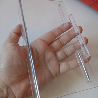 Sert Pleksiden Kıvrımlı Kanallı Raf Stand
