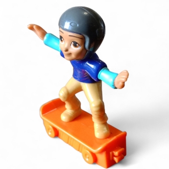 Polly Pocket Kaykaycı Çocuk Figürü