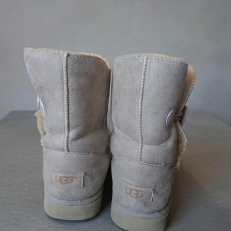 Ugg Düğmeli Süet Bot