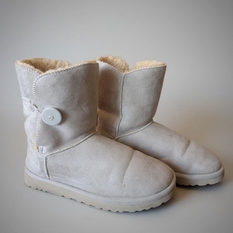 Ugg Düğmeli Süet Bot