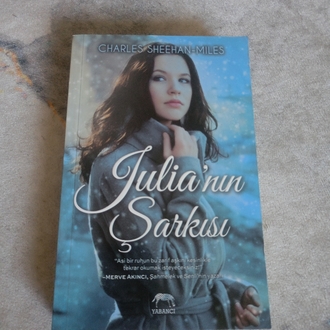Julia'nın Şarkısı Kitabı