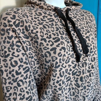 Kapüşonlu Leopar Desenli Sweatshirt