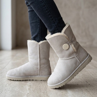 Ugg Düğmeli Süet Bot