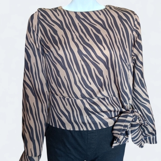 Zebra Desenli Yandan Fiyonklu Bluz