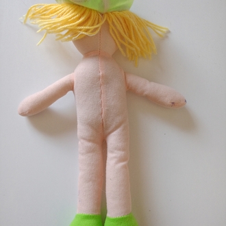 Pembe Bez Bebek Sarı Saçlı Yeşil Patikli