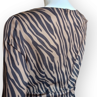 Zebra Desenli Yandan Fiyonklu Bluz