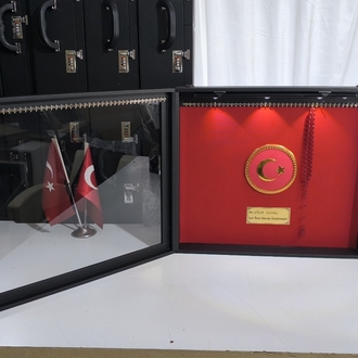 90'ADETLİ TESBİH PANOSU LED IŞIKLI ŞİFRE KİLİTLİ TÜRK BAYRAKLI ÖZEL İSİMLİ