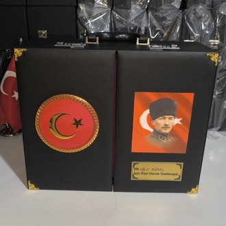 109'ADETLİ ATATÜRK RESİMLİ TÜRK BAYRAKLI ÖZEL İSİMLİ TESBİH KOLEKSİYON ÇANTASI