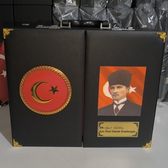 109'ADETLİ ATATÜRK RESİMLİ TÜRK BAYRAKLI ÖZEL İSİMLİ TESBİH KOLEKSİYON ÇANTASI