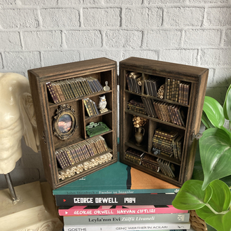 Kişiye Özel Fotoğraflı Minyatür Kitaplık Kutusu – El Yapımı Nostaljik Diorama
