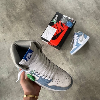 Air Jordan 1 High Retro OG 'Hyper Royal'