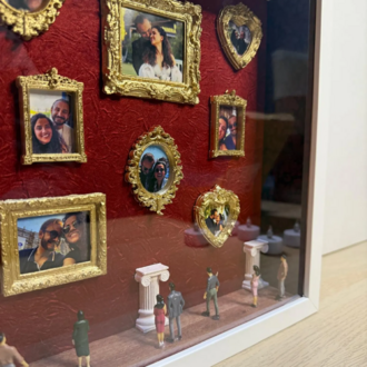 Museum of Us – Kişiye Özel Anı Çerçevesi (25×25 cm) – Fotoğraflı Shadow Box