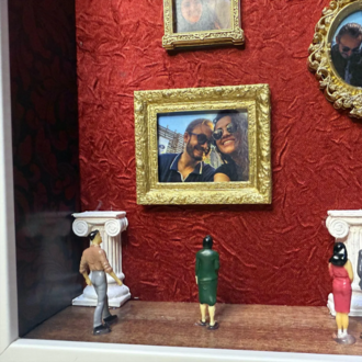 Museum of Us – Kişiye Özel Anı Çerçevesi (25×25 cm) – Fotoğraflı Shadow Box