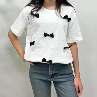 Siyah Fiyonk Aplikeli Oversize Basic Tişört - Beyaz