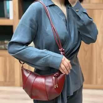 Kruvasan Model Düğüm Detaylı Omuz Çantası