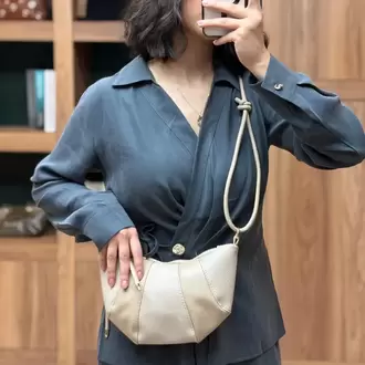 Kruvasan Model Düğüm Detaylı Omuz Çantası